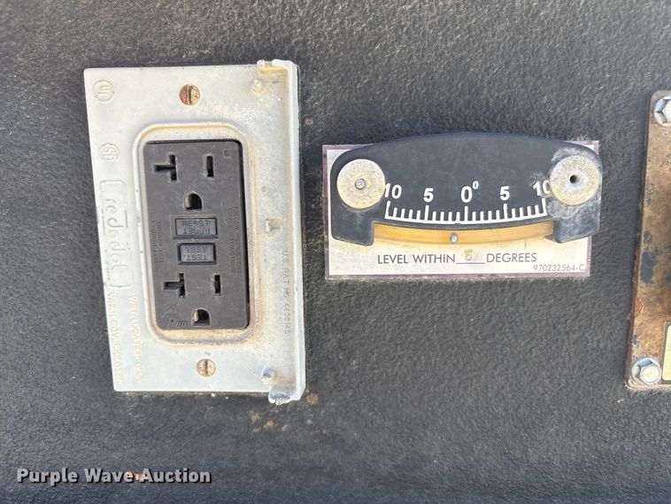 image for item FG2661 2012 International SR525 bucket truck