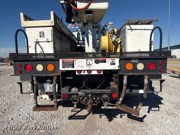 image for item FG2661 2012 International SR525 bucket truck