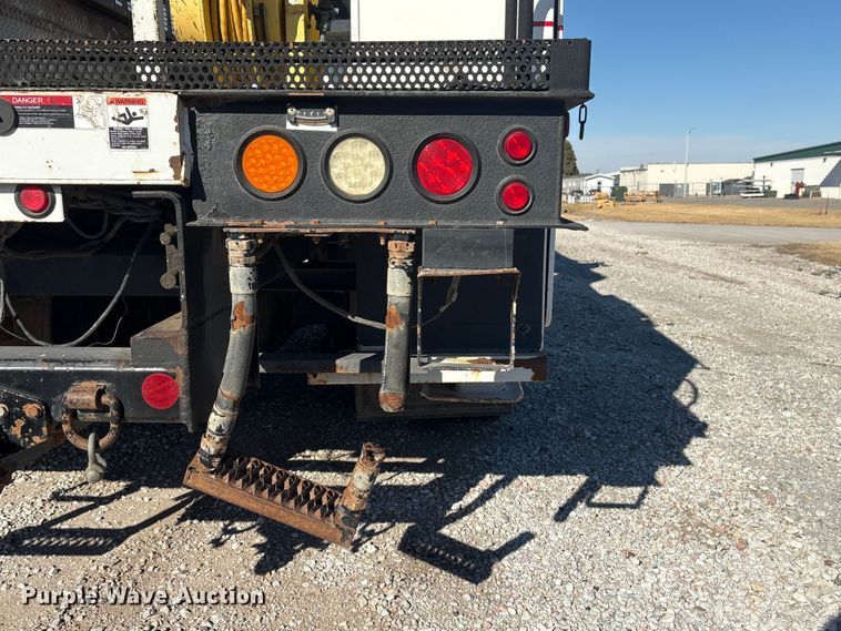 image for item FG2661 2012 International SR525 bucket truck