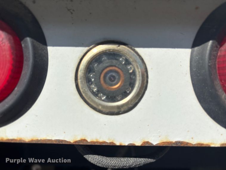 image for item FG2661 2012 International SR525 bucket truck