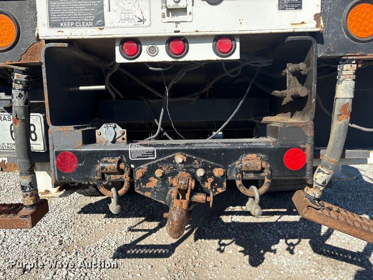 image for item FG2661 2012 International SR525 bucket truck