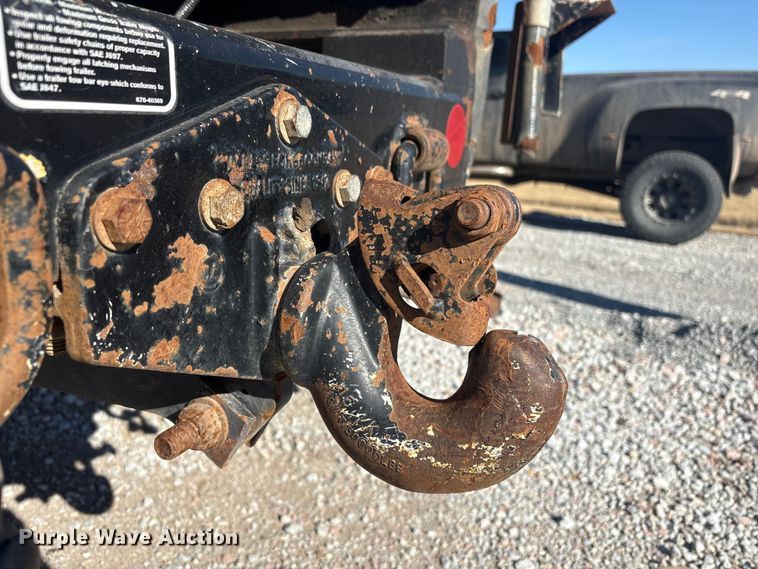 image for item FG2661 2012 International SR525 bucket truck