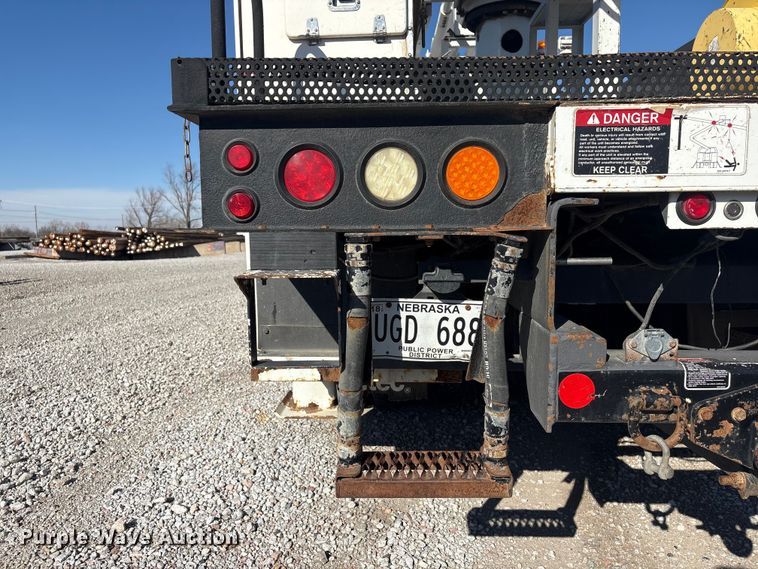 image for item FG2661 2012 International SR525 bucket truck