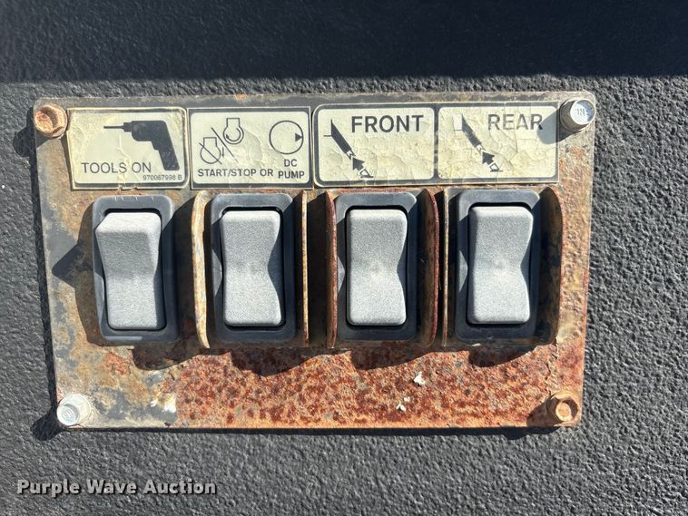 image for item FG2661 2012 International SR525 bucket truck