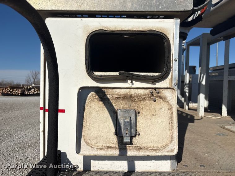 image for item FG2661 2012 International SR525 bucket truck