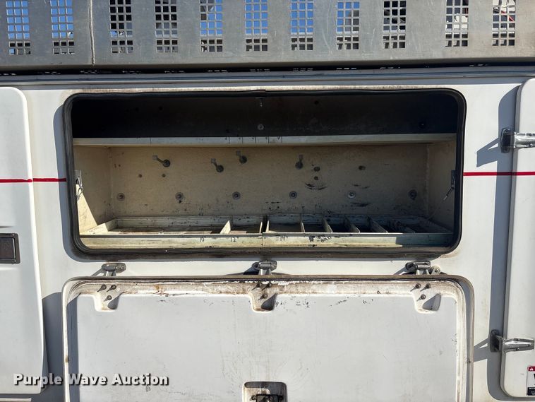 image for item FG2661 2012 International SR525 bucket truck