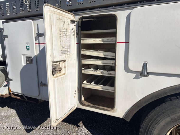 image for item FG2661 2012 International SR525 bucket truck