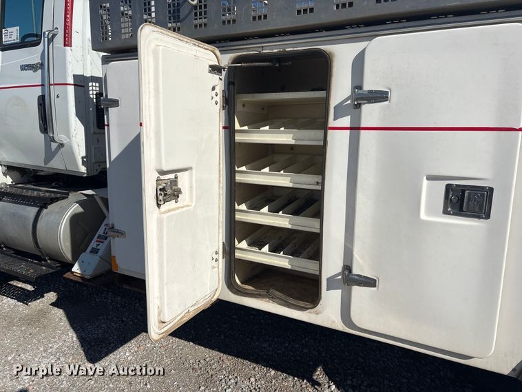 image for item FG2661 2012 International SR525 bucket truck