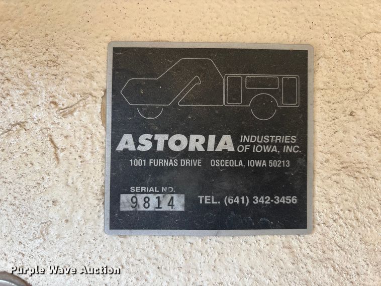 image for item FG2661 2012 International SR525 bucket truck