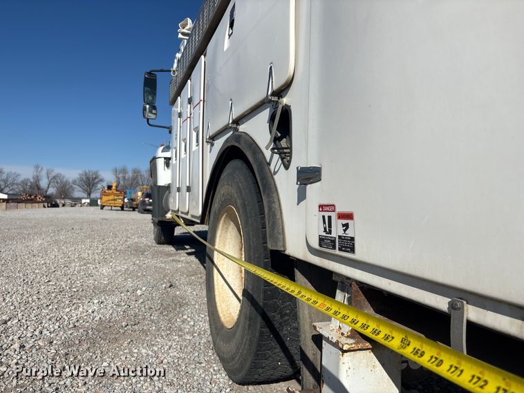 image for item FG2661 2012 International SR525 bucket truck