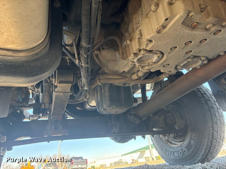 image for item FG2661 2012 International SR525 bucket truck