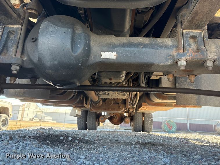 image for item FG2661 2012 International SR525 bucket truck