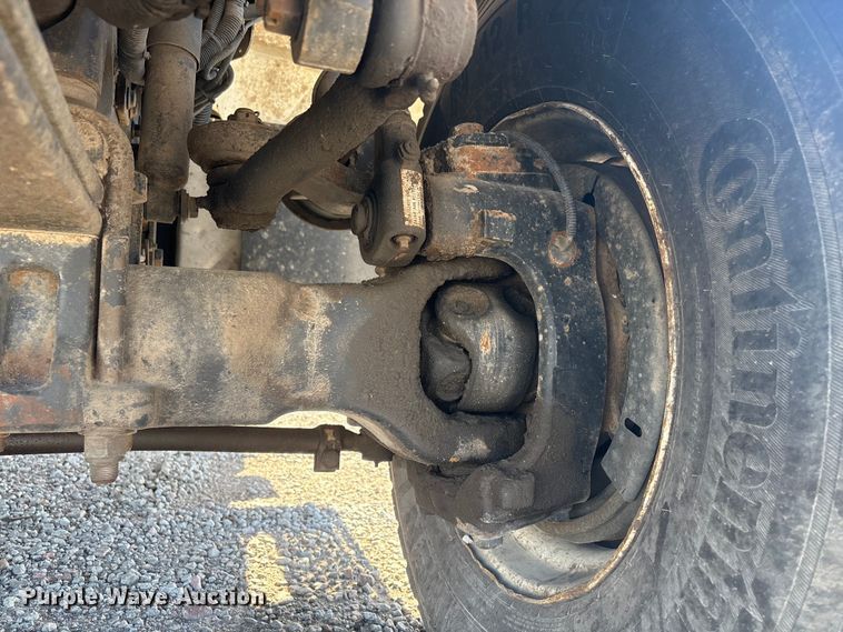 image for item FG2661 2012 International SR525 bucket truck