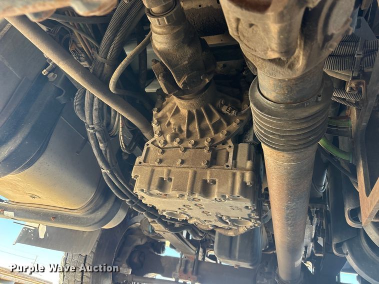 image for item FG2661 2012 International SR525 bucket truck