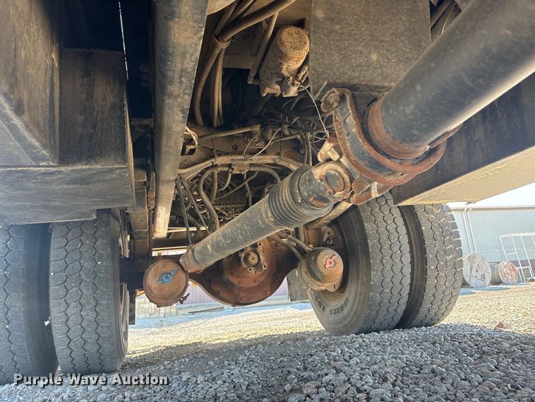 image for item FG2661 2012 International SR525 bucket truck