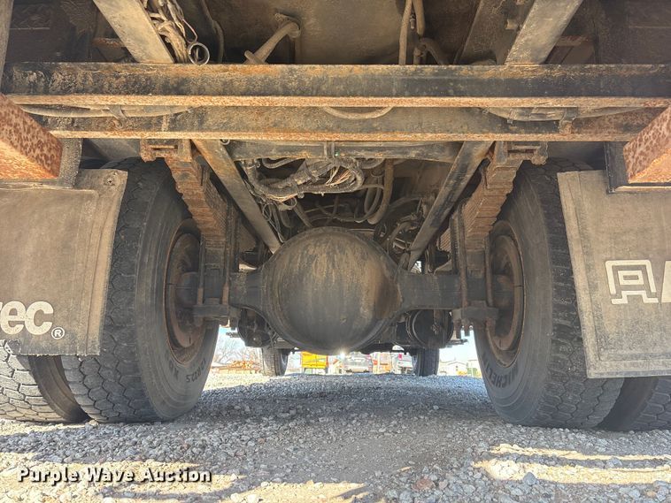 image for item FG2661 2012 International SR525 bucket truck