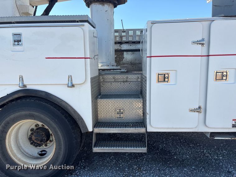 image for item FG2661 2012 International SR525 bucket truck