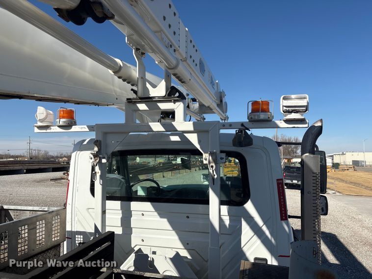 image for item FG2661 2012 International SR525 bucket truck