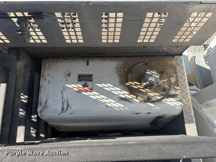 image for item FG2661 2012 International SR525 bucket truck