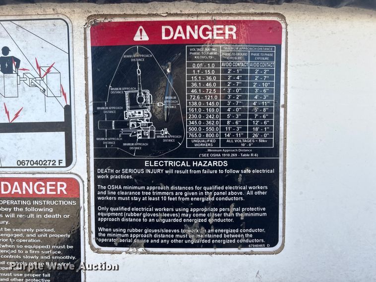 image for item FG2661 2012 International SR525 bucket truck