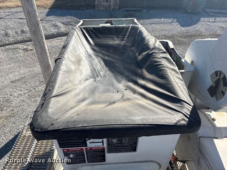 image for item FG2661 2012 International SR525 bucket truck