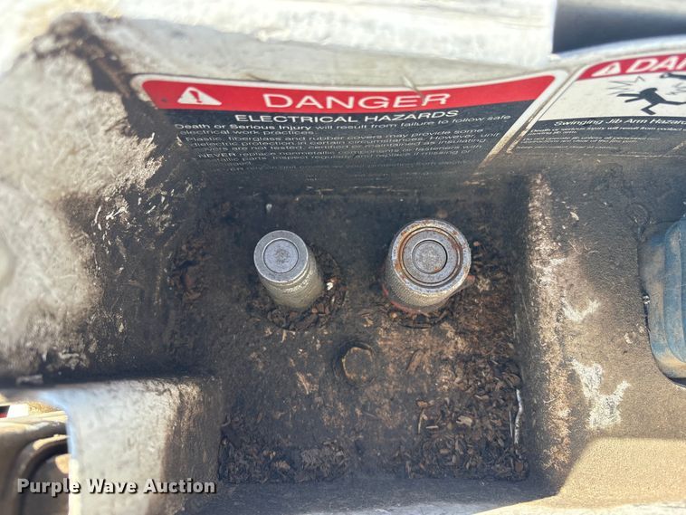 image for item FG2661 2012 International SR525 bucket truck