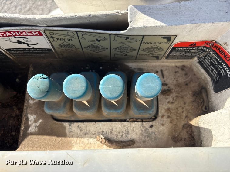 image for item FG2661 2012 International SR525 bucket truck