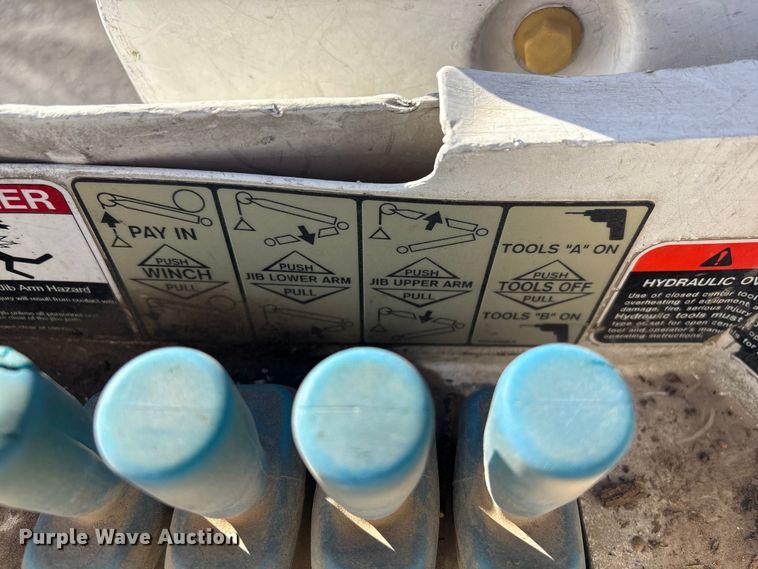 image for item FG2661 2012 International SR525 bucket truck