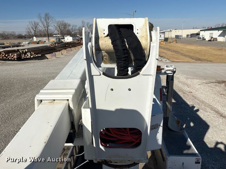 image for item FG2661 2012 International SR525 bucket truck