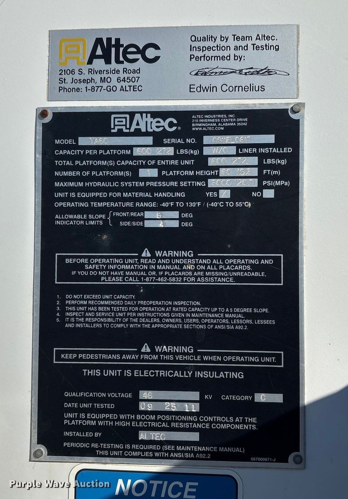 image for item FG2661 2012 International SR525 bucket truck