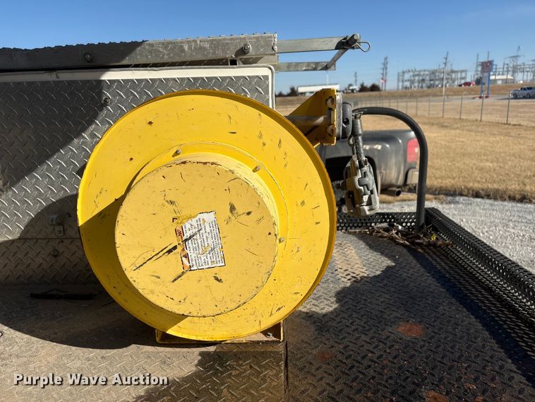 image for item FG2661 2012 International SR525 bucket truck