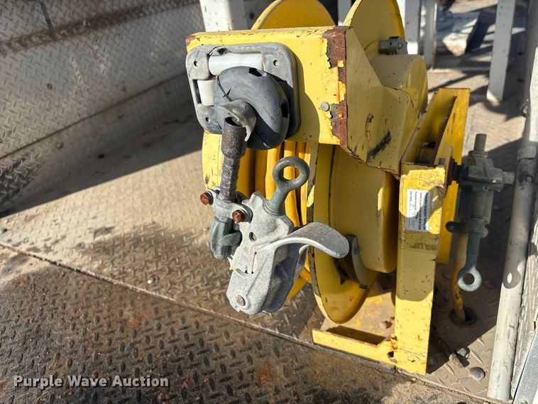 image for item FG2661 2012 International SR525 bucket truck