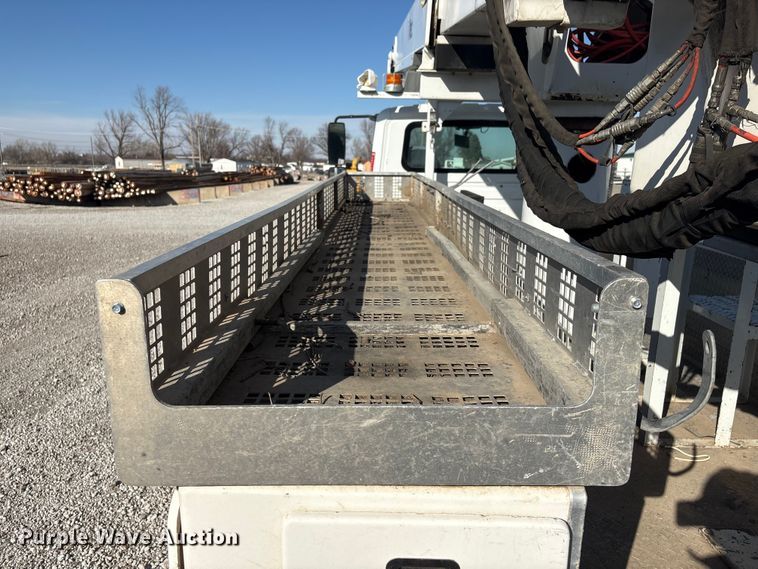 image for item FG2661 2012 International SR525 bucket truck