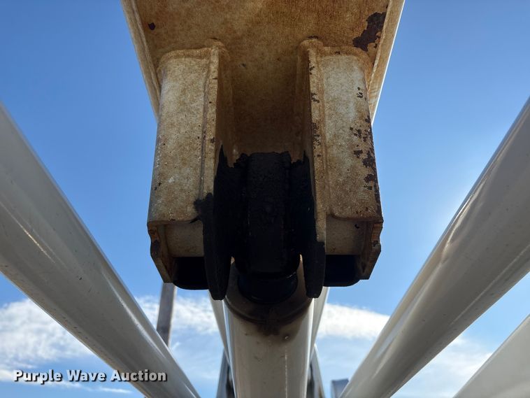 image for item FG2661 2012 International SR525 bucket truck