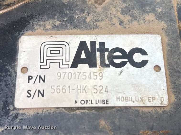 image for item FG2661 2012 International SR525 bucket truck