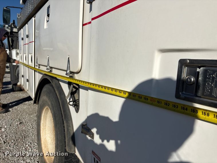 image for item FG2661 2012 International SR525 bucket truck