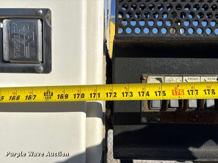 image for item FG2661 2012 International SR525 bucket truck