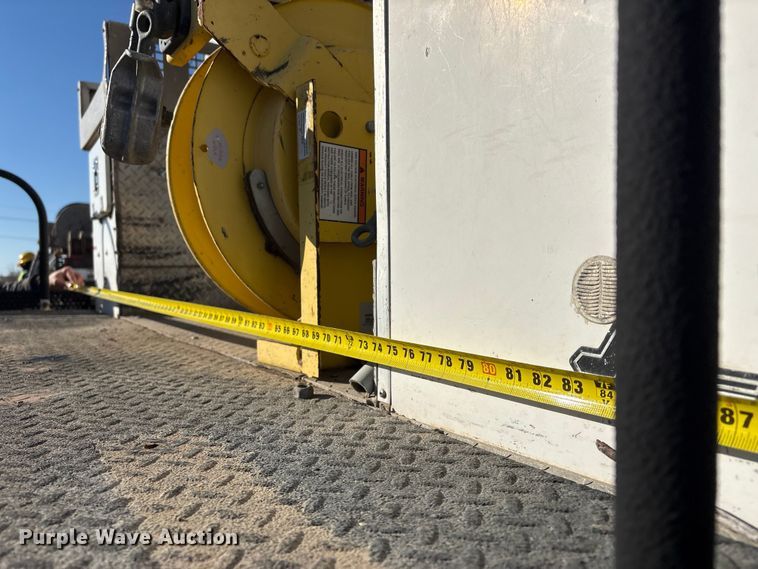 image for item FG2661 2012 International SR525 bucket truck