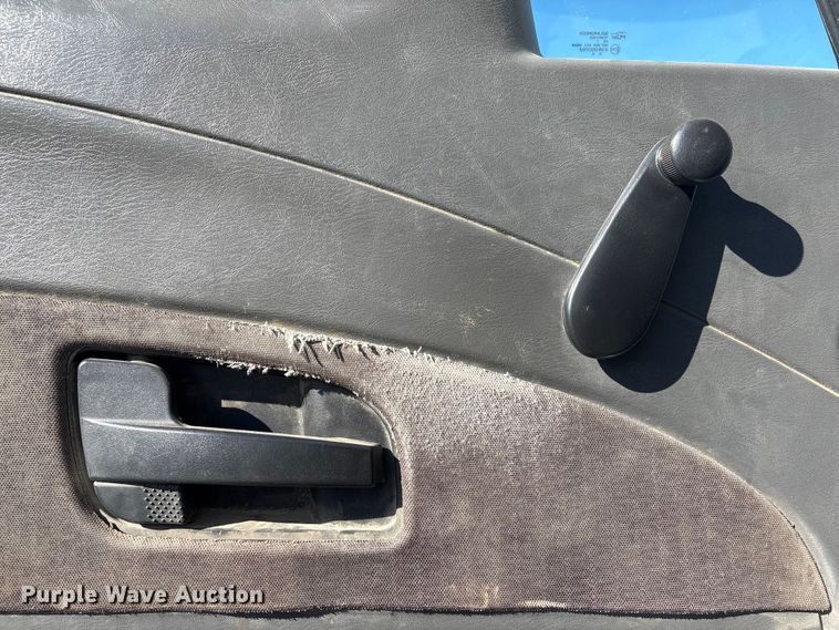 image for item FG2661 2012 International SR525 bucket truck