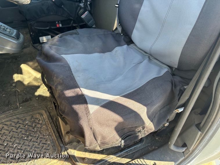 image for item FG2661 2012 International SR525 bucket truck