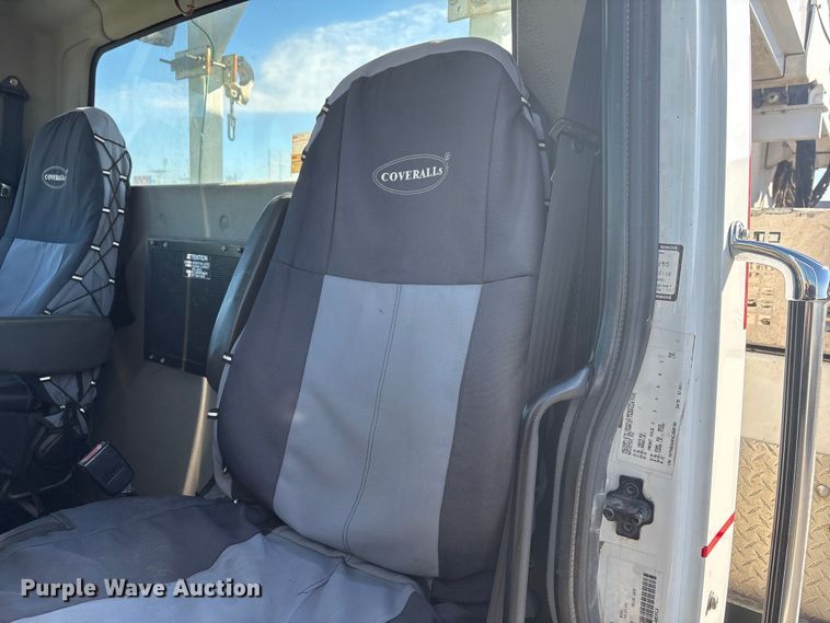 image for item FG2661 2012 International SR525 bucket truck