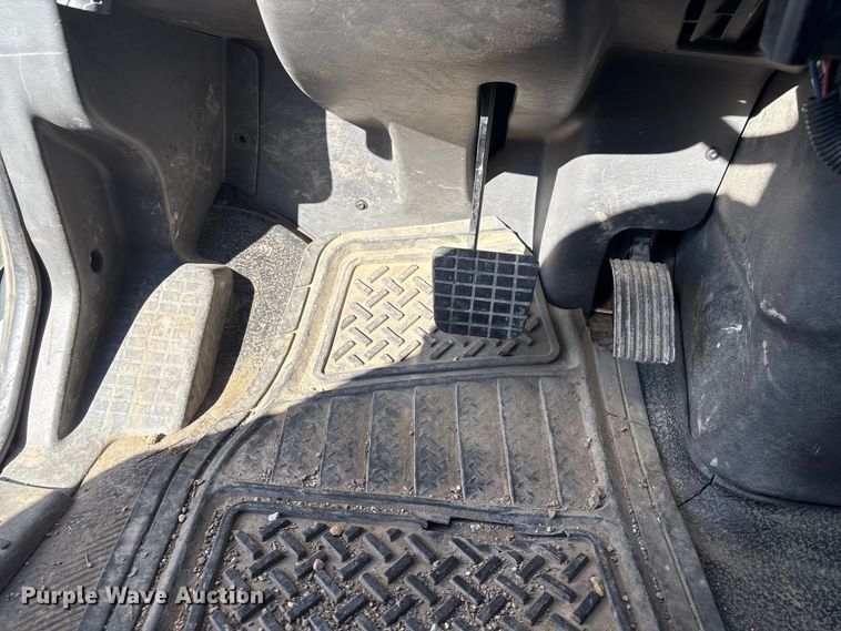 image for item FG2661 2012 International SR525 bucket truck