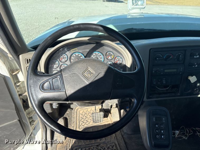 image for item FG2661 2012 International SR525 bucket truck