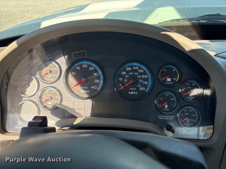 image for item FG2661 2012 International SR525 bucket truck