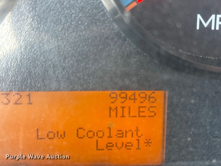 image for item FG2661 2012 International SR525 bucket truck