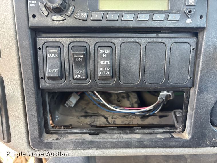 image for item FG2661 2012 International SR525 bucket truck