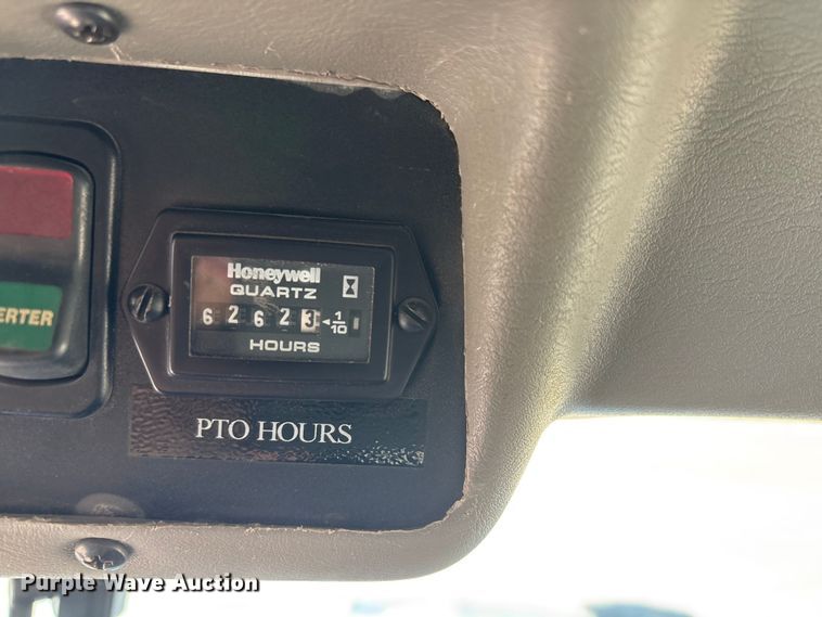 image for item FG2661 2012 International SR525 bucket truck