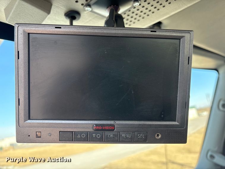 image for item FG2661 2012 International SR525 bucket truck