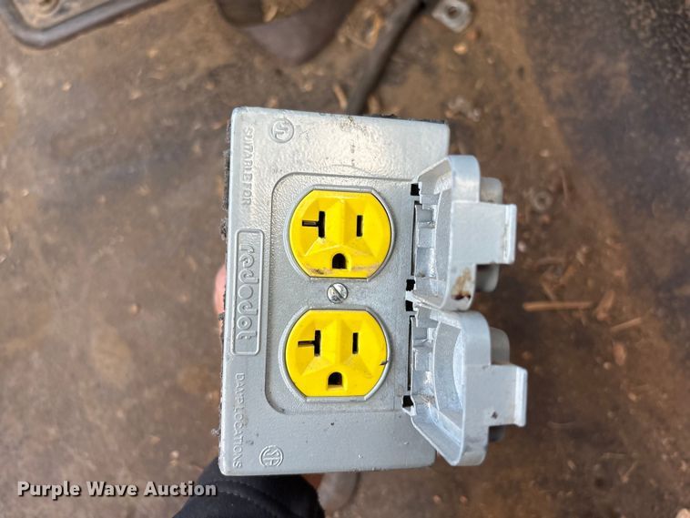 image for item FG2661 2012 International SR525 bucket truck