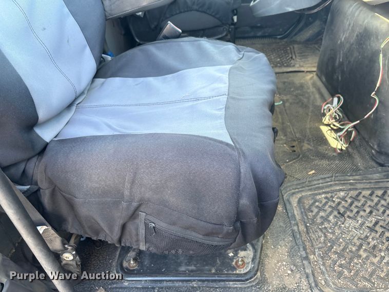 image for item FG2661 2012 International SR525 bucket truck